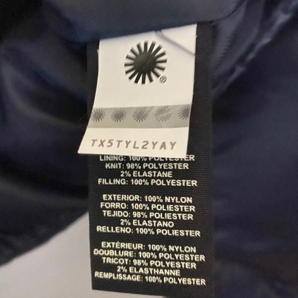 UGG Izzy Puffer Jacket in Navy - Picture 9 of 10